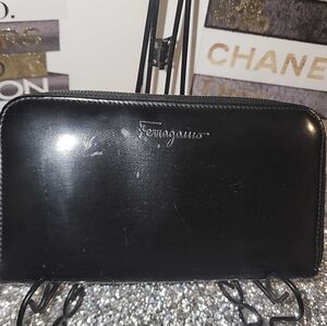 SALVATORE FERRAGAMO Black Patent Leather Zip Around Wallet 🔥